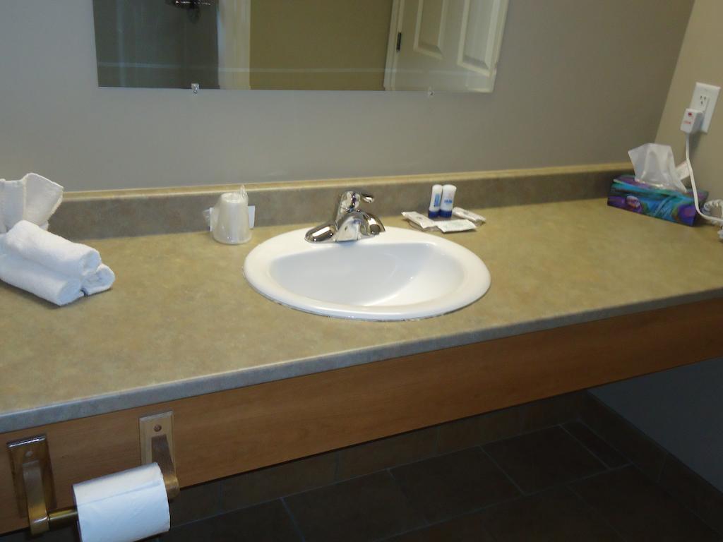 Auberge Bouctouche Inn & Suites Room photo